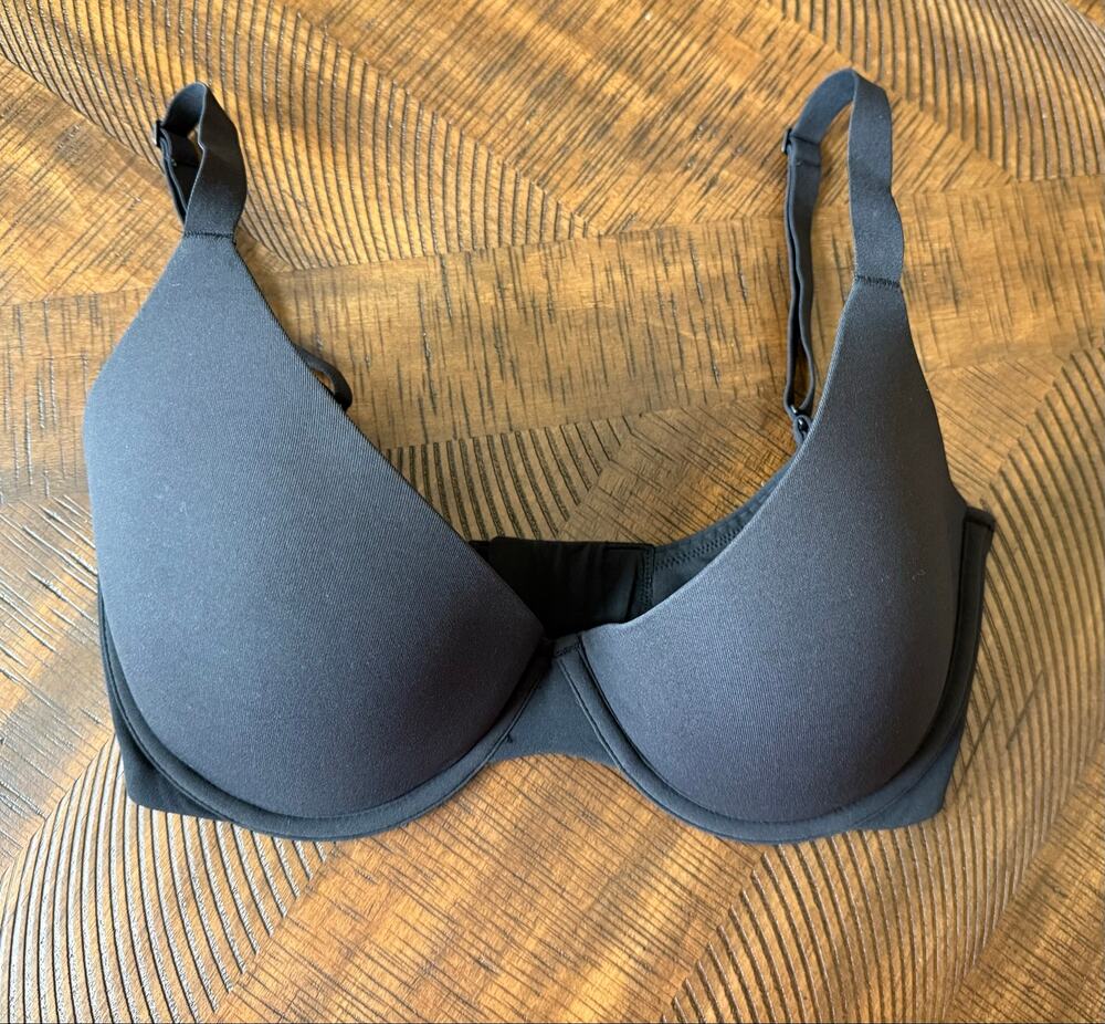 Skims Fits Everyone TShirt Bra Black 32DDD Preloved excellent condition
